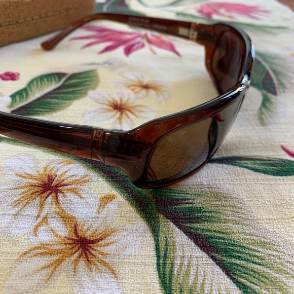 SOLD- Maui Jim Lagoon polarized sunglasses - Picture 3 of 13